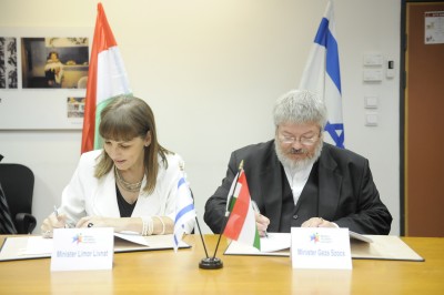 שרת התרבות והספורט של ישראל, לימור לבנת, עם שר התרבות של הונגריה, גזה זוש.