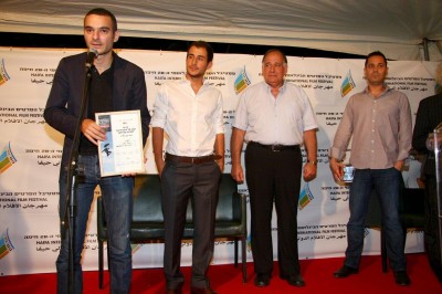 המפיק ליהוא רוטר נואם לאחר זכיה בפרס הסרט הישראלי הטוב ביותר על "עלטה". צילום: גוסטבו הוכמן