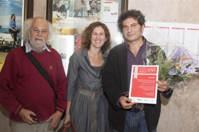 צוות "ג'יפסי דיווי" עם תעודת הפרס של הפסטיבל הבינלאומי לסרטי נשים 2012 ברחובות.