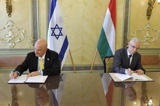 חתימת הסכם הקו-פרודוקציה בין ישראל להונגריה. צילום באדיבות משרד התרבות והספורט.