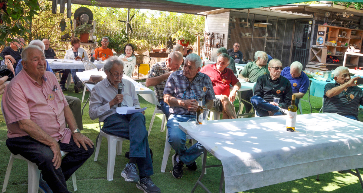 תמונה של יוני המנחם עם אדם גרינברג, איציק בן ארויה, דני פרלמן, אריק דיכנר, ניסן מופקדי, דוד גורפינקל