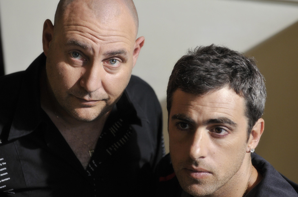 תמונה של יפתח קליין עם צביקה הדר מתוך &quot;בלו נטלי&quot;
