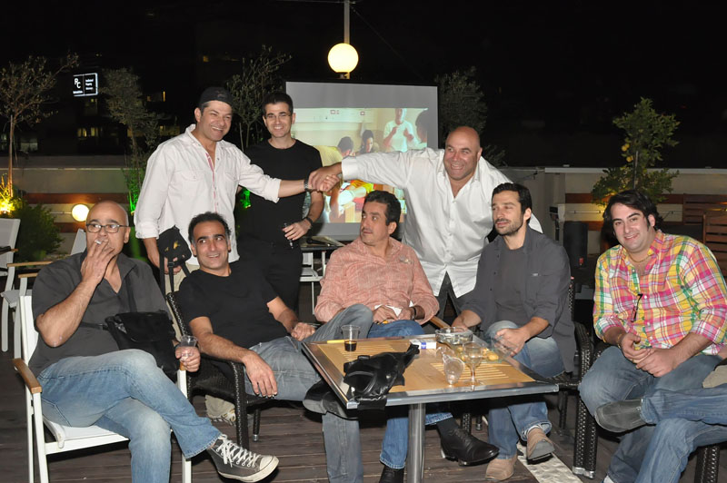 תמונה של דני שטג עם דביר בנדק, מנשה נוי, יובל סגל, איתן ענר מתוך &quot;טקסי דרייבר&quot;