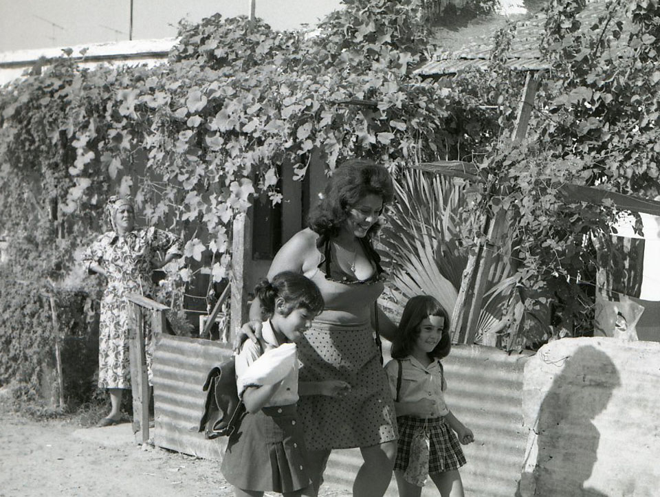 תמונה של גאולה נוני מתוך &quot;צ'רלי וחצי&quot;