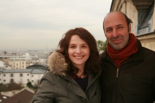 תמונה של ז'ולייט בינוש עם סדריק קלאפיש מתוך &quot;פריז&quot;