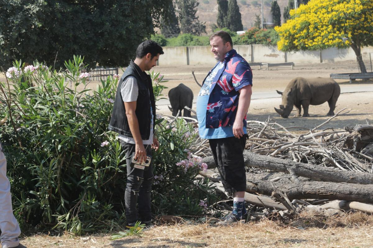 תמונה של שלומי קוריאט עם ירון ברלד מתוך &quot;מבצע ביצה&quot;