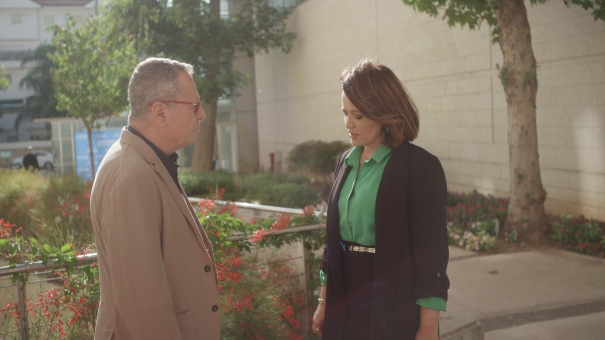 תמונה של שלמה בראבא עם שרה פון-שוורצה מתוך &quot;פמת"א: פרקליטות מחוז תל-אביב&quot;