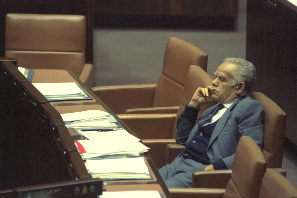 שמיר, בדרכו