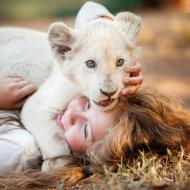 מיה והאריה הלבן