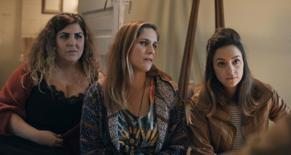 תמונה של ז'וזפין דראי עם נלי תגר, בת אל מוסרי מתוך &quot;בוטיק פריז&quot;