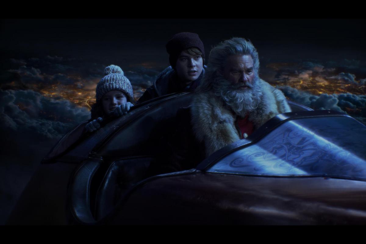 תמונה של דרבי קאמפ עם קורט ראסל, ג'ודה לואיס מתוך &quot;להציל את חג המולד&quot;