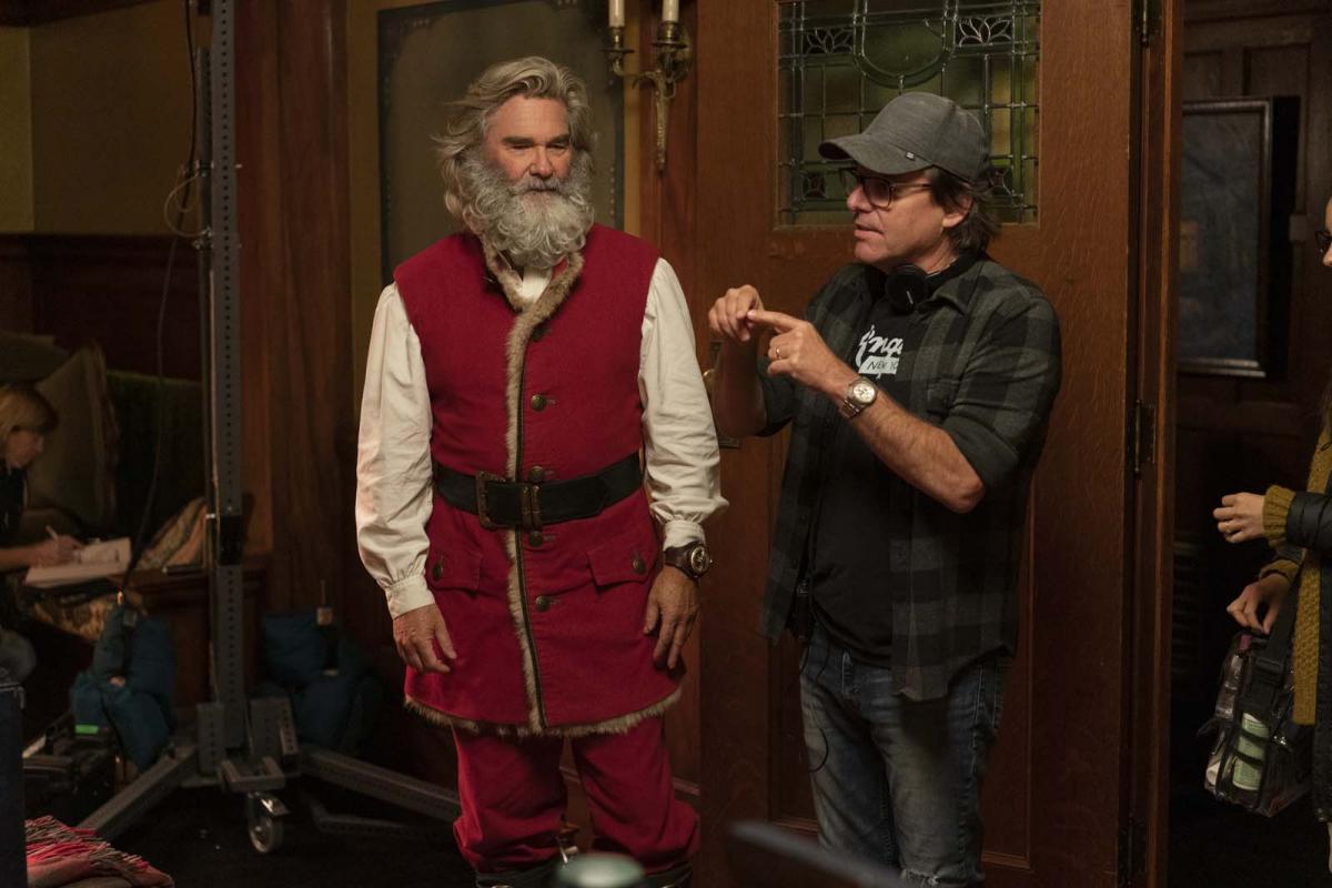 תמונה של כריס קולומבוס עם קורט ראסל מתוך &quot;להציל את חג המולד 2&quot;