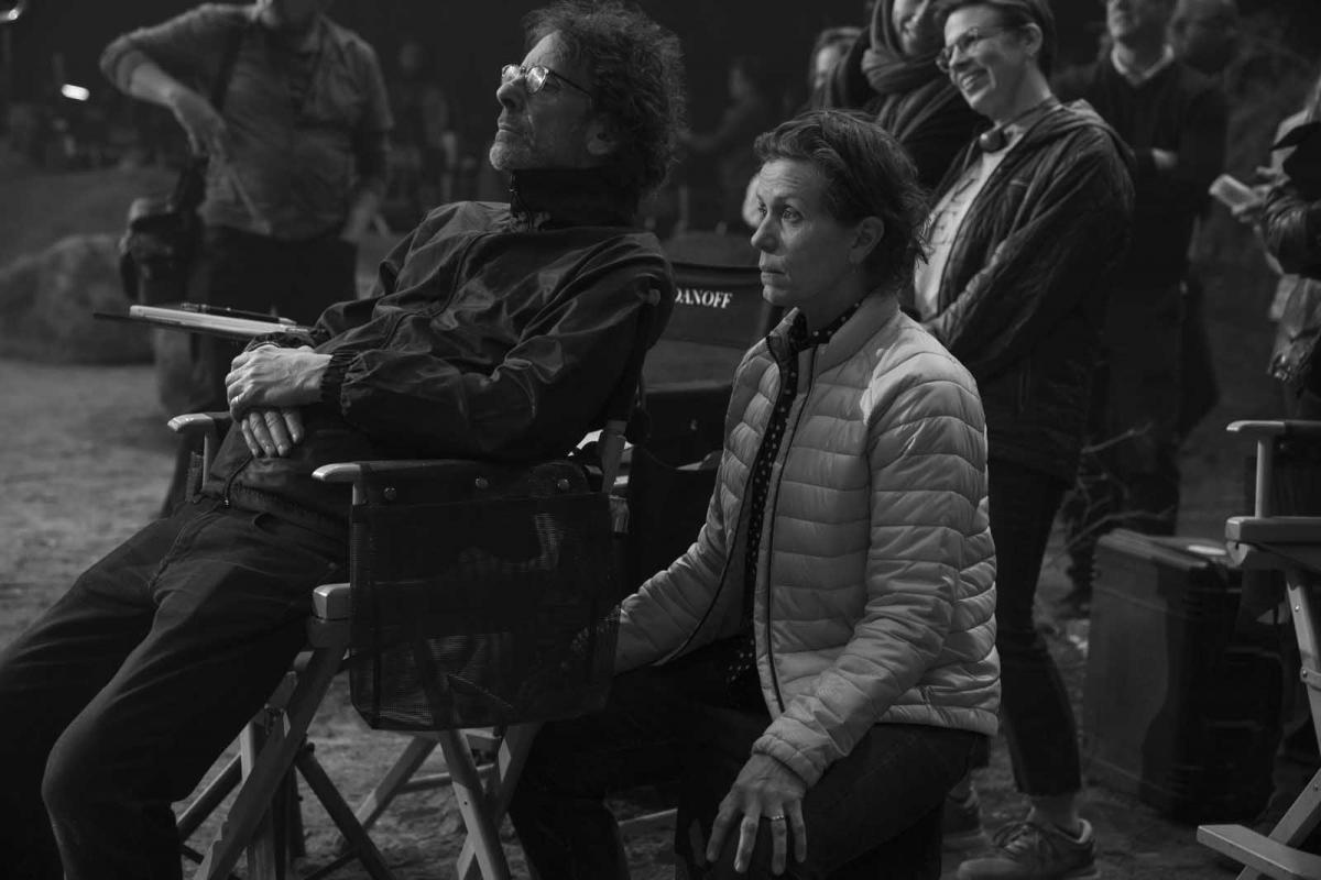 תמונה של ג'ואל כהן עם פרנסיס מק'דורמנד מתוך &quot;הטרגדיה של מקבת'&quot;