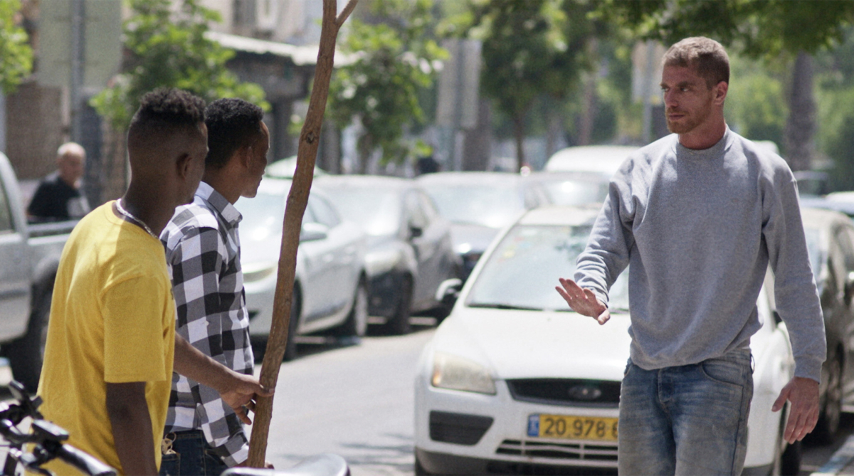 תמונה של גיא סחף עם שלומי ברטונוב מתוך &quot;אזרח מודאג&quot;