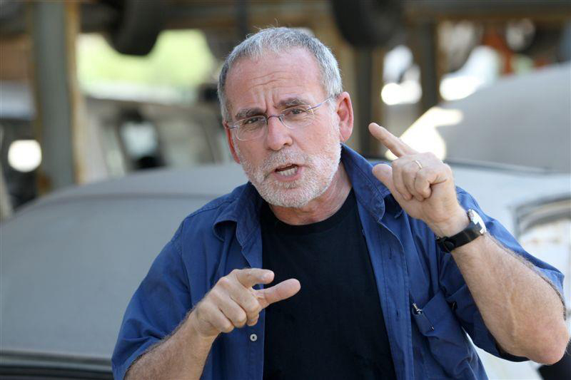 תמונה של עודד קרני עם חיים הכט מתוך &quot;יצאת צדיק&quot;
