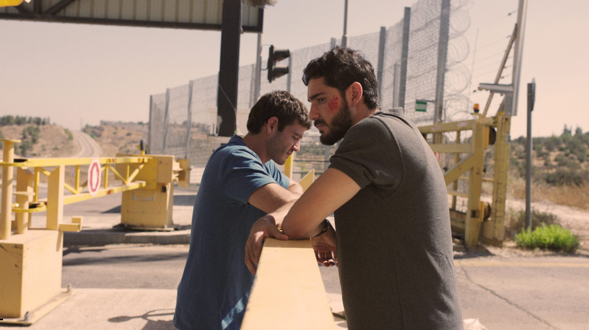 תמונה של אמיר חורי עם מאור שוויצר מתוך &quot;שמיים אדומים&quot;