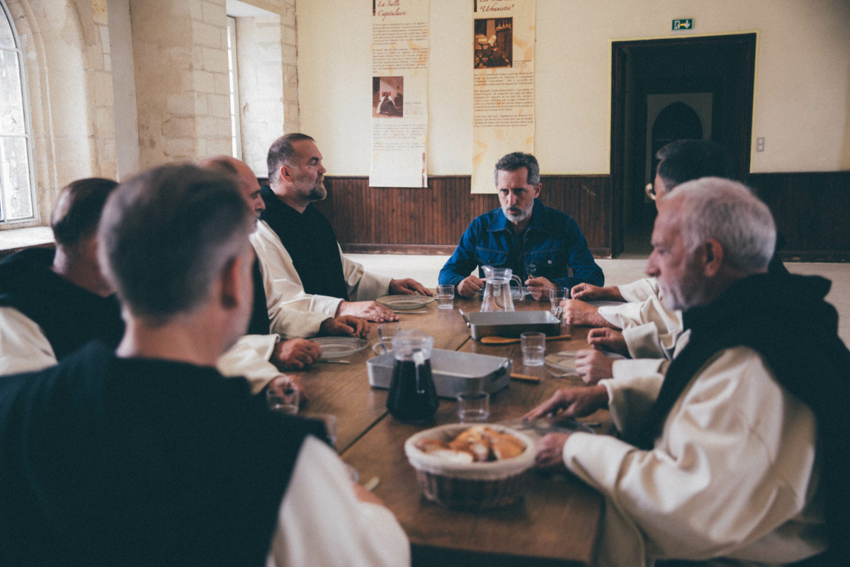 תמונה של גד אלמליח מתוך &quot;תישאר איתנו&quot;