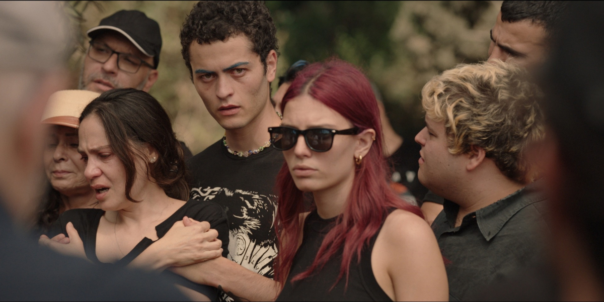 תמונה של שי פלג עם ליה אללוף, אופק פסח, נטע גרטי מתוך &quot;קרוב אלי&quot;