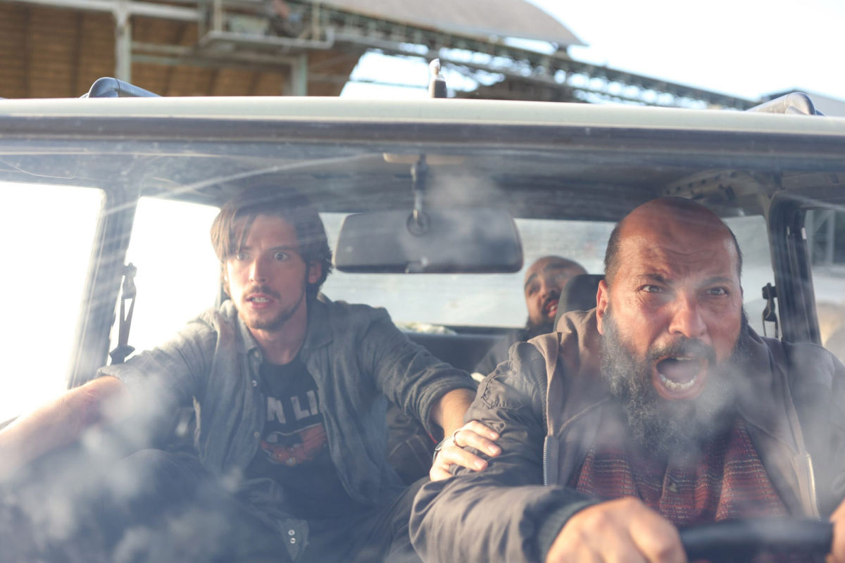 תמונה של פיקו אלכנסדר עם אסים צ'ודרי מתוך &quot;שושבין בהפרעה&quot;