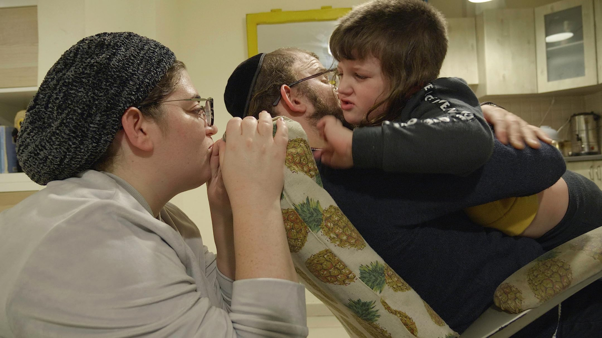 שלושתנו