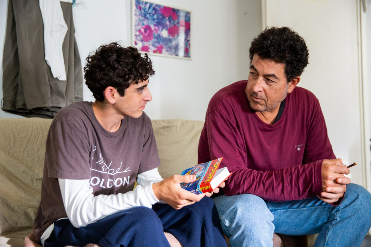 תמונה של גלעד לדרמן עם ישראל ברייט מתוך &quot;חדר משלו&quot;