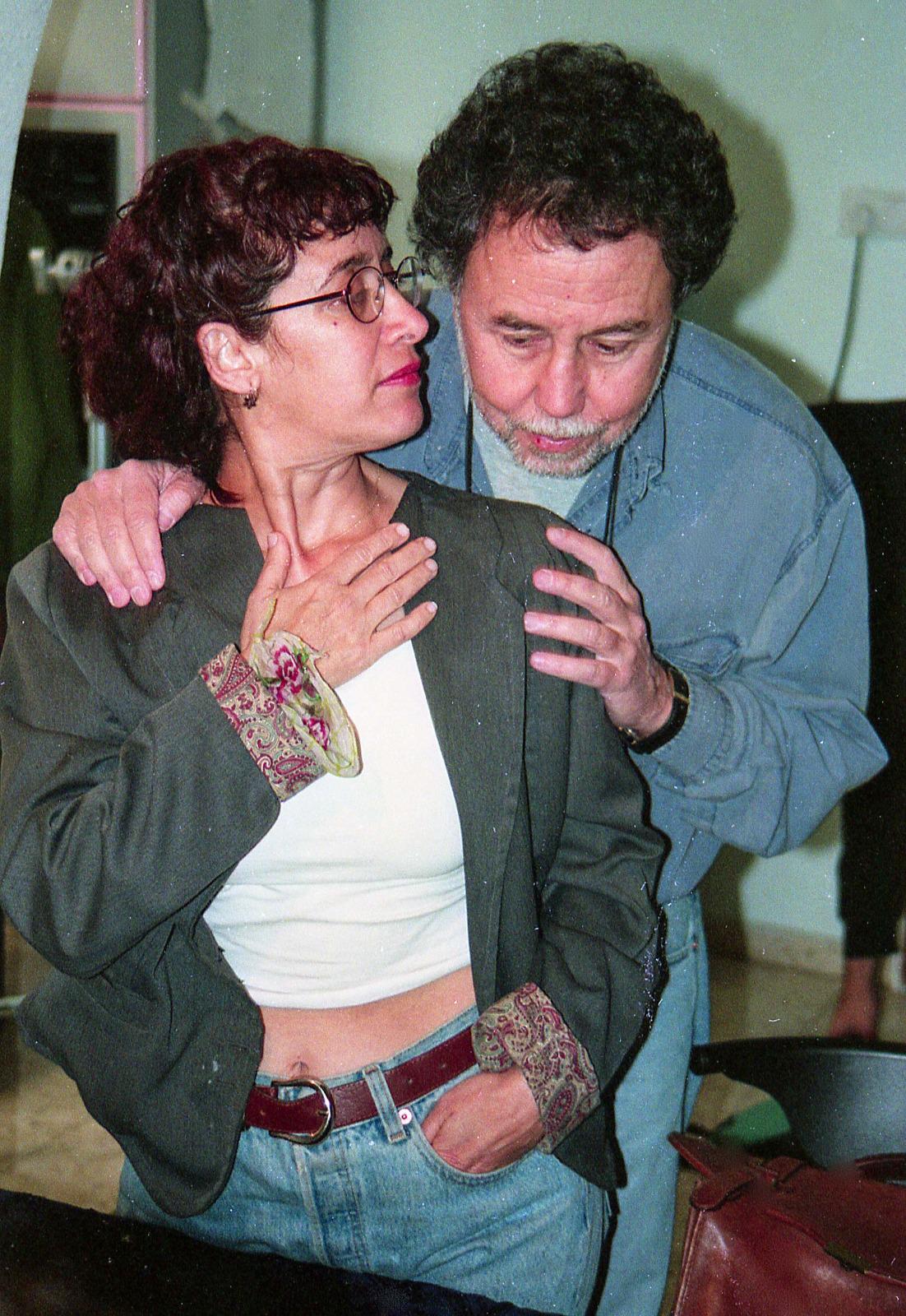 תמונה של דוד גורפינקל עם דינה צבי-ריקליס מתוך &quot;שבעה&quot;