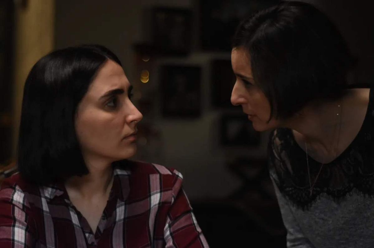 תמונה של מיסאג זארה עם סוהיילה גולסטאני מתוך &quot;זרע התאנה הקדושה&quot;