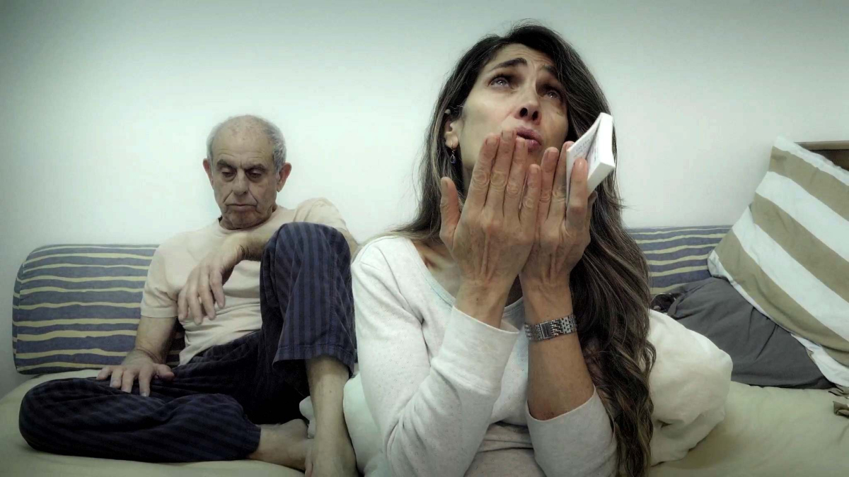 תמונה של יורם מילוא עם אנט כהן, אלברט אילוז מתוך &quot;פרח אדום&quot;