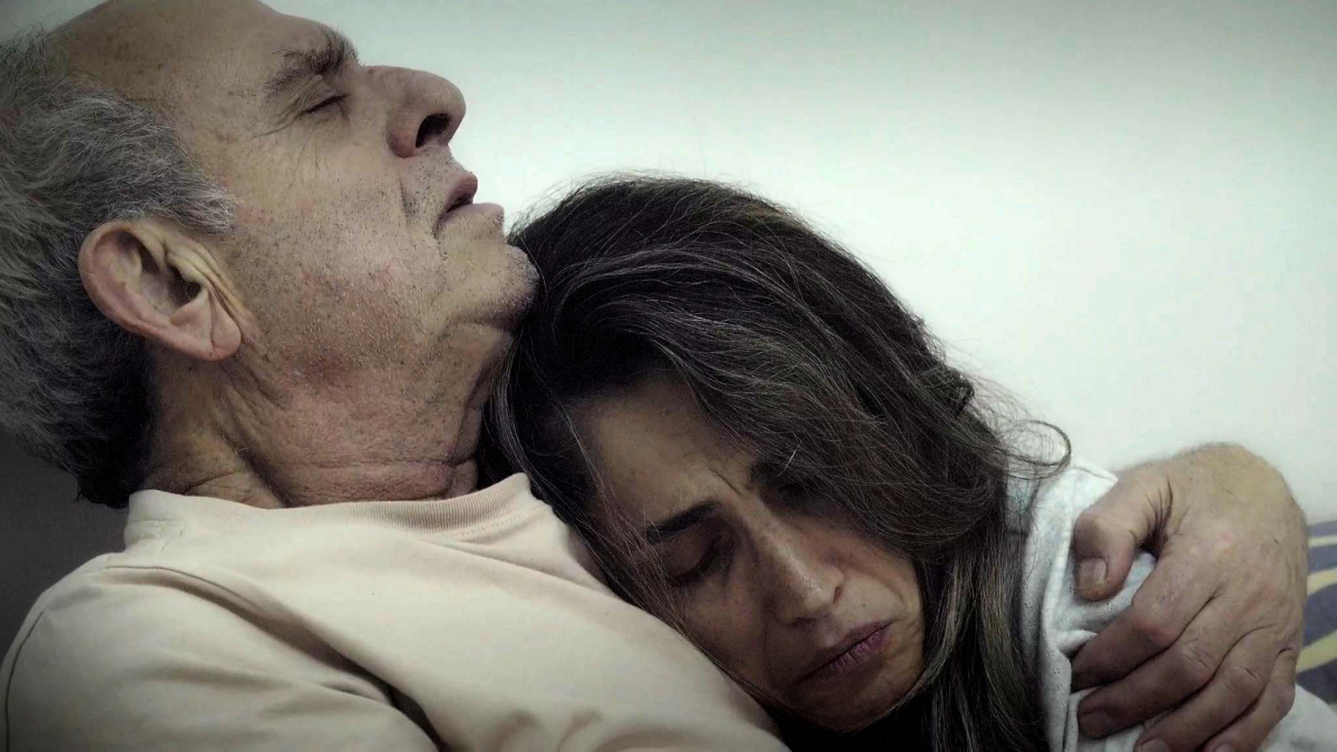 תמונה של יורם מילוא עם אנט כהן, אלברט אילוז מתוך &quot;פרח אדום&quot;