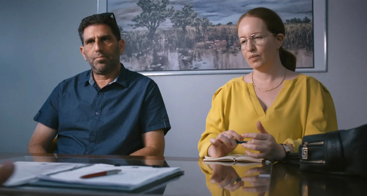 תמונה של עליזה חנוביץ' עם יוסי מרשק מתוך "המתמחה"