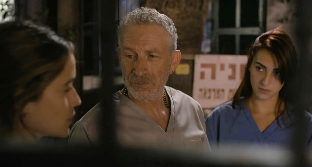 תמונה של מארק איווניר מתוך "המתמחה"