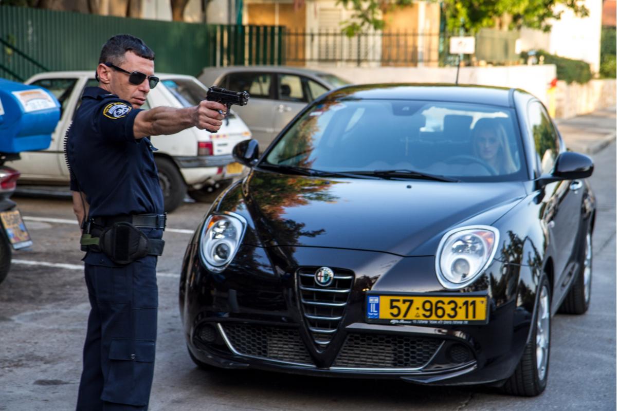 תמונה של ערן כהן עם יובל סמו מתוך &quot;השוטר הטוב&quot;