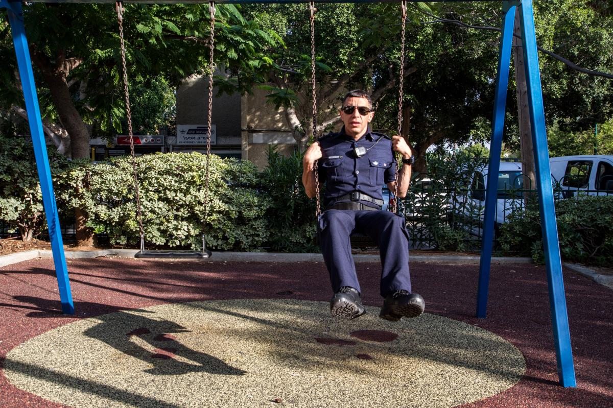 תמונה של ערן כהן עם יובל סמו מתוך &quot;השוטר הטוב&quot;