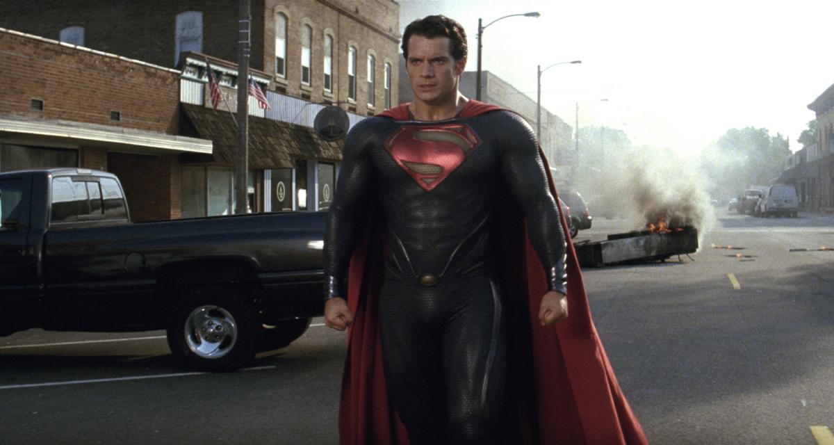 תמונה של הנרי קאוויל מתוך &quot;סופרמן: איש הפלדה&quot;