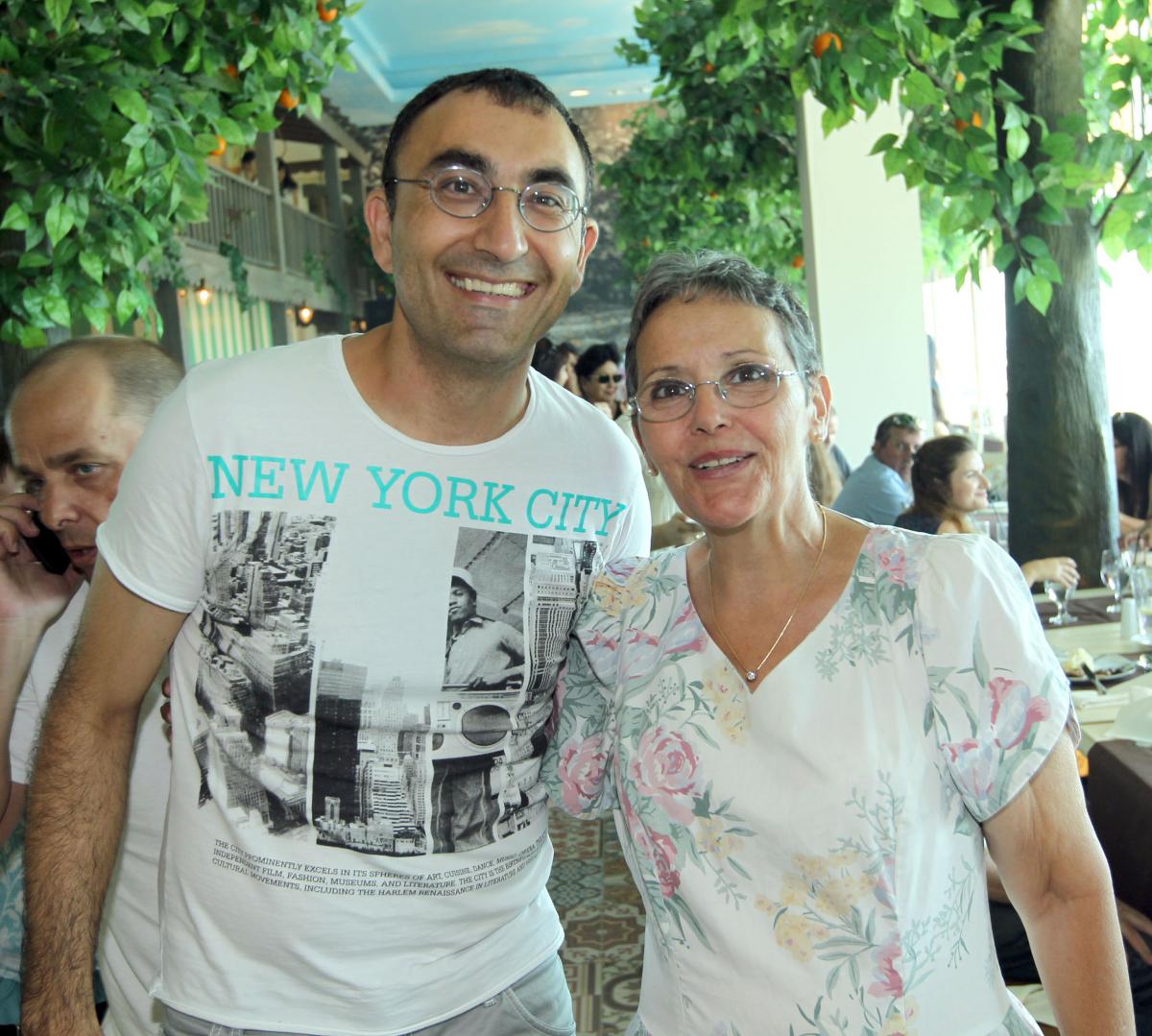 תמונה של ישראל קטורזה עם לבנה פינקלשטיין מתוך &quot;העולם מצחיק&quot;