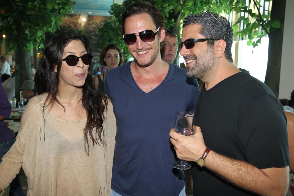 תמונה של יחזקאל לזרוב עם שמי זרחין, אסי לוי מתוך &quot;העולם מצחיק&quot;