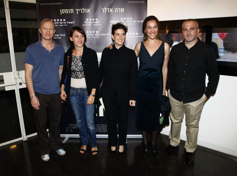 תמונה של יעל אבקסיס עם שרה אדלר, מיכל ברזיס, אולריך תומסן מתוך &quot;איה&quot;