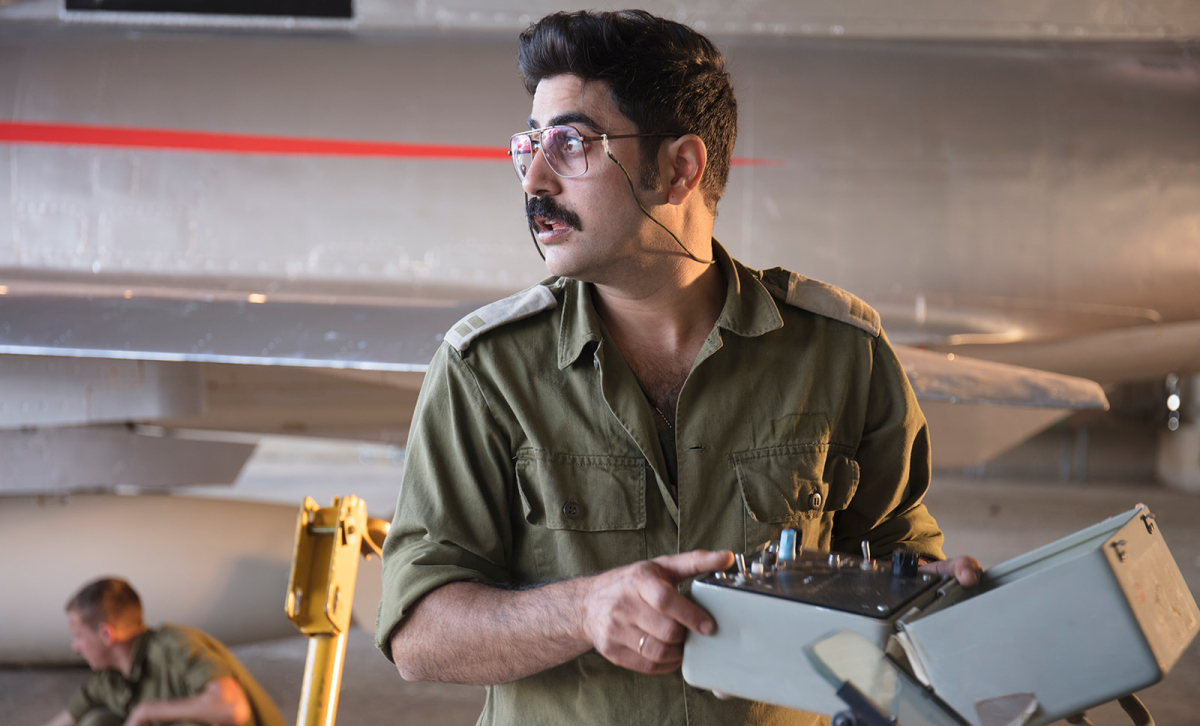 תמונה של דויד סקורי עם אמיר שורוש מתוך &quot;קרב אוויר&quot;