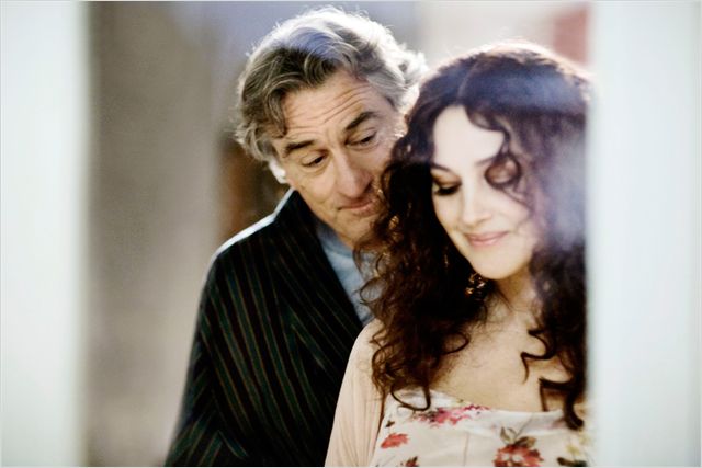 תמונה של רוברט דה נירו עם מוניקה בלוצ'י מתוך &quot;המדריך לאהבה&quot;