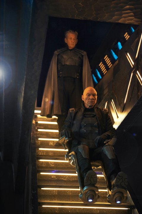 תמונה של איאן מק'קלן עם פטריק סטוארט מתוך &quot;אקס-מן: העתיד שהיה&quot;