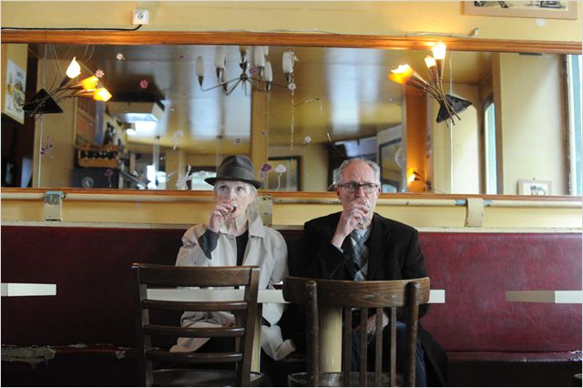 תמונה של לינדסי דאנקן עם ג'ים ברודבנט מתוך &quot;סוף שבוע בפריז&quot;