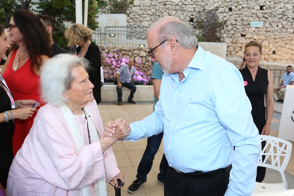 תמונה של ניר שאנני עם יורם גלובוס, ליה ון ליר מתוך &quot;גו-גו בויז&quot;