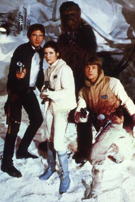 תמונה של מארק האמיל עם קארי פישר מתוך &quot;מלחמת הכוכבים: פרק 5 - האימפריה מכה שנית&quot;