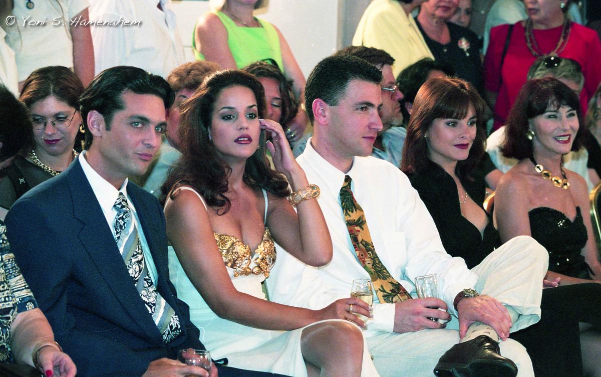 תמונה של מירי פביאן עם נתי רביץ, גלית גיאת, יצחק שילה, טל קרסלניק מתוך &quot;כסף קטלני&quot;