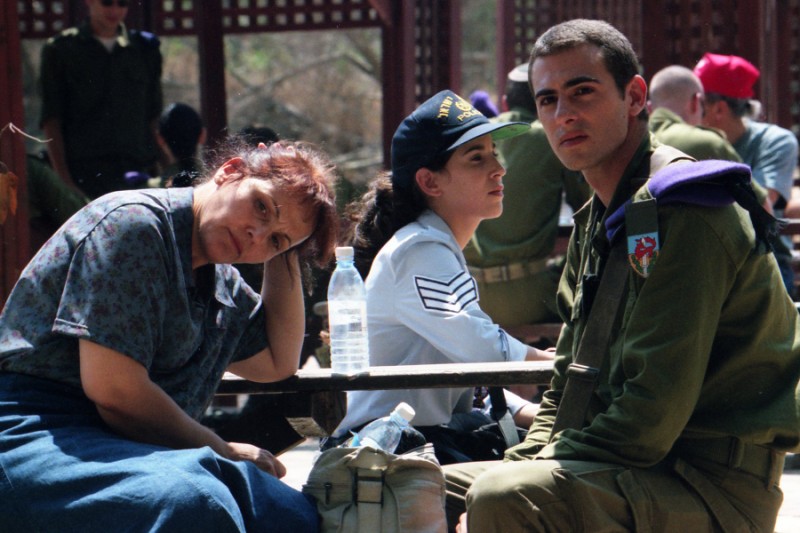 תמונה של יפתח קליין עם לבנה פינקלשטיין מתוך &quot;טירונות&quot;