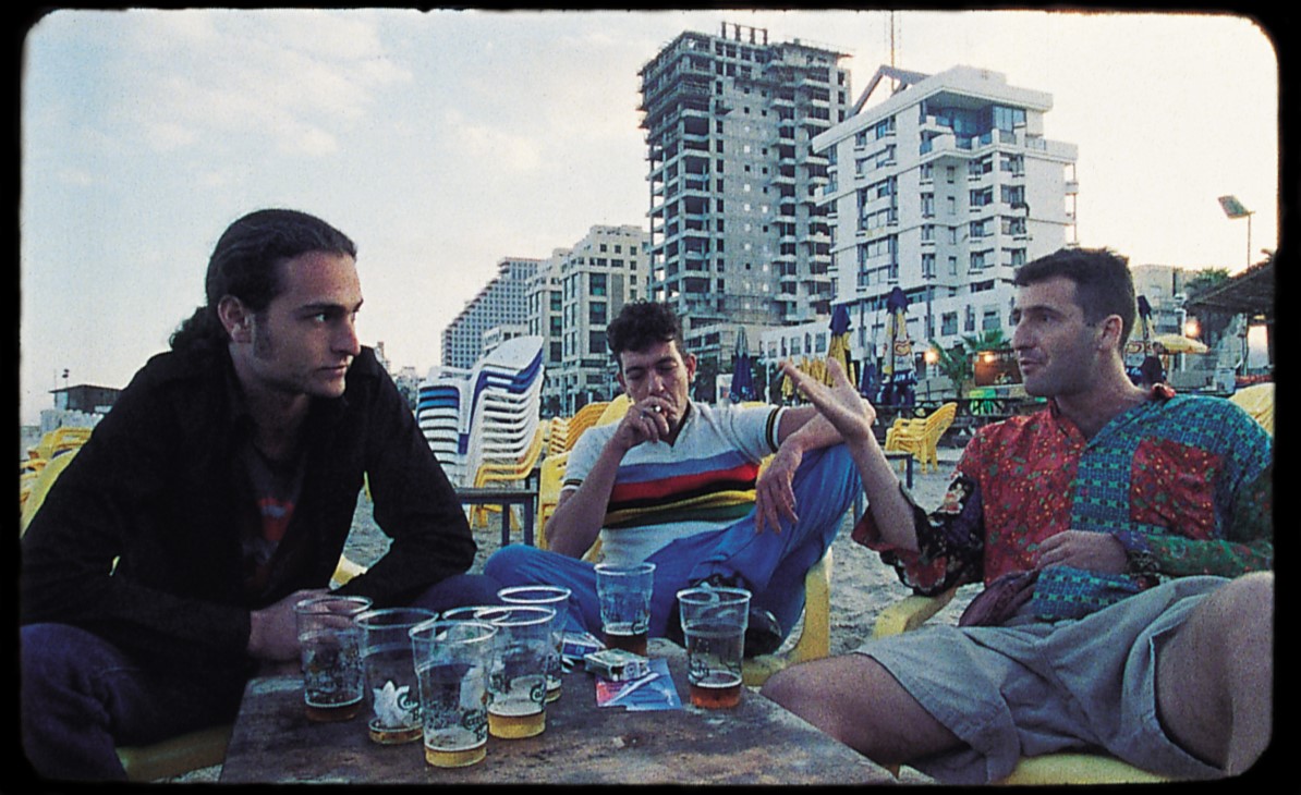 תמונה של זוהר דינר עם גור בנטביץ', מאור כהן מתוך &quot;משהו טוטאלי&quot;