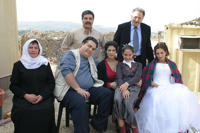 תמונה של היאם עבאס עם קלרה ח'ורי, מכרם ח'ורי, אלון דהן מתוך &quot;הכלה הסורית&quot;