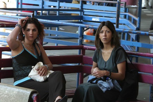 תמונה של יוני המנחם עם אסי לוי מתוך &quot;אביבה אהובתי&quot;