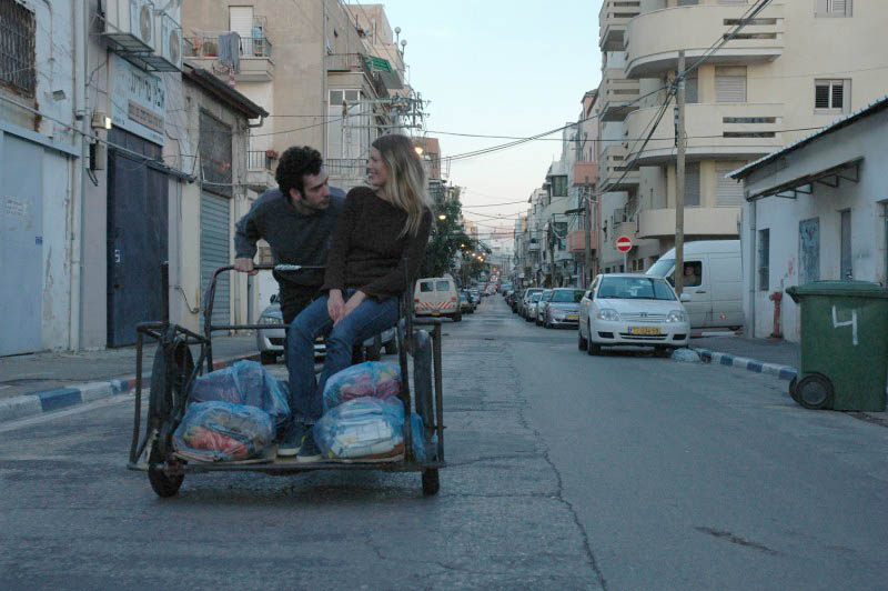 תמונה של עמוס צוקרמן עם קייס נאשף, מלאני פרס מתוך &quot;בשמים אחרים&quot;