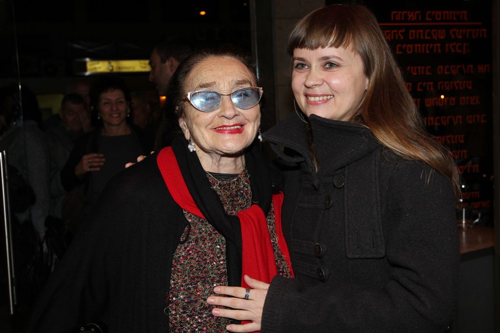 תמונה של סילביה דרורי עם אטל קובנסקה מתוך &quot;אמא של ולנטינה&quot;